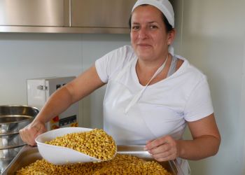 Sojamühle befüllen